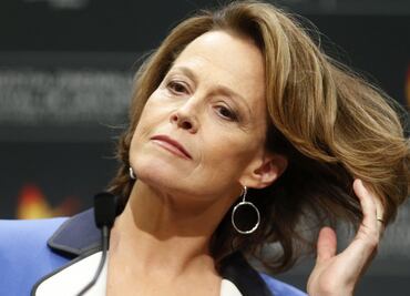 Mujeres fuertes tienen su parte vulnerable: Sigourney Weaver