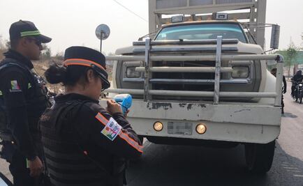 Por contingencia, despliegan operativos para detener vehículos contaminantes en Neza