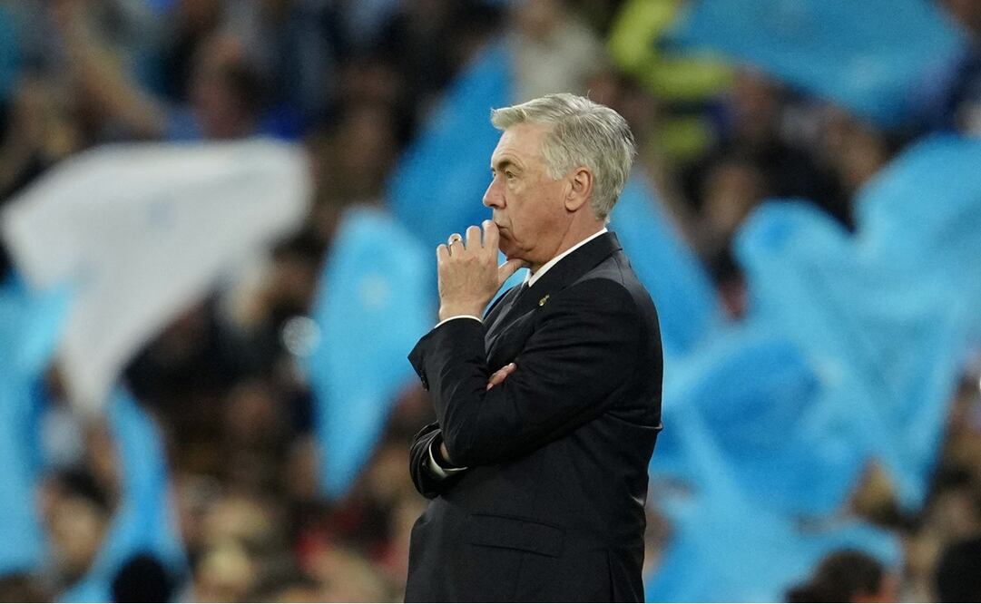 Carlo Ancelotti durante los últimos momentos de la semifinal de la Champions League - Foto: AP