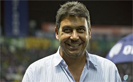 Arturo Elías Ayub propone intercambio de estampitas del álbum del Mundial con "El Negociador"