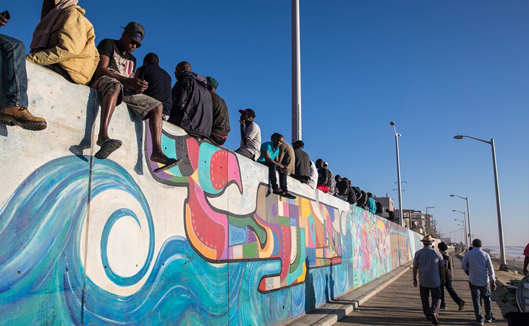 Cientos de migrantes originarios de Haití se han establecido en El Alacrán, lugar en Tijuana donde sus habitantes aún se trasladan a caballo