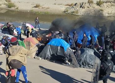 Autoridades intentan desalojar campamento de migrantes venezolanos del Río Bravo