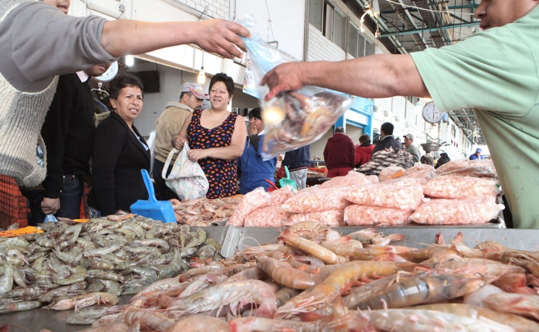 Uno de los puntos más importantes de venta durante Semana Santa es el mercado de la Nueva Viga. /Archivo - EL UNIVERSAL)