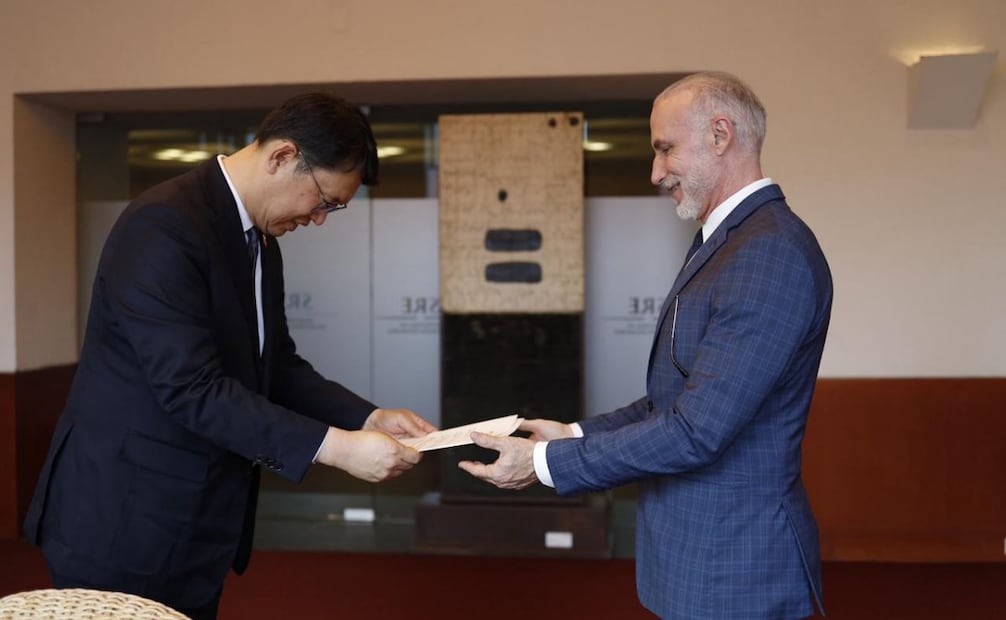 El embajador de Corea del Sur, Jooil Lee, presentó copias de cartas credenciales en México. Foto: Especial
