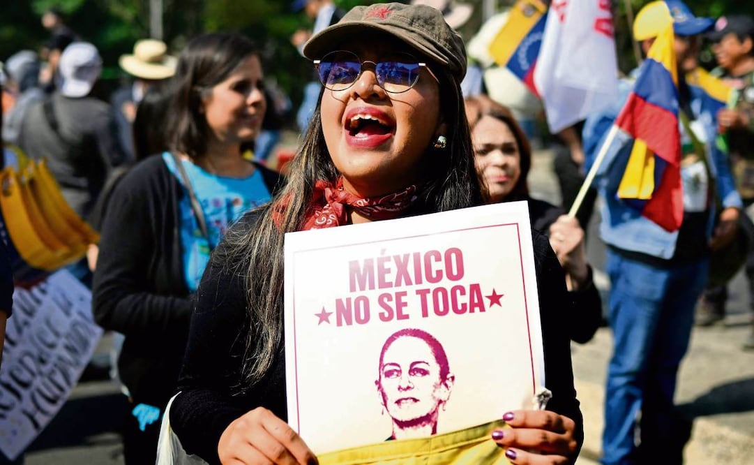 Una asistente a una manifestación en la Ciudad de México en apoyo a Nicolás Maduro y en contra de una posible intervención de EU en México, el 10 de enero pasado. Foto: Alfredo Estrella / AFP