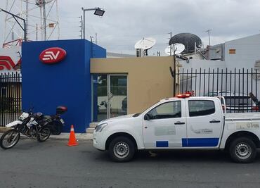 Atentan con explosivo contra periodista de televisión en Ecuador