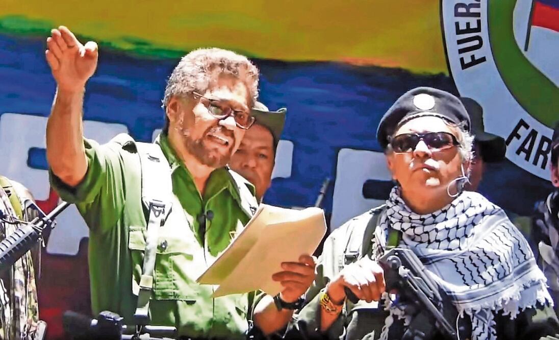Iván Márquez (izq.), excomandante de las disueltas guerrillas de las FARC en Colombia, y Jesús Santrich (der.), en una imagen difundida en 2019.
Foto: AFP