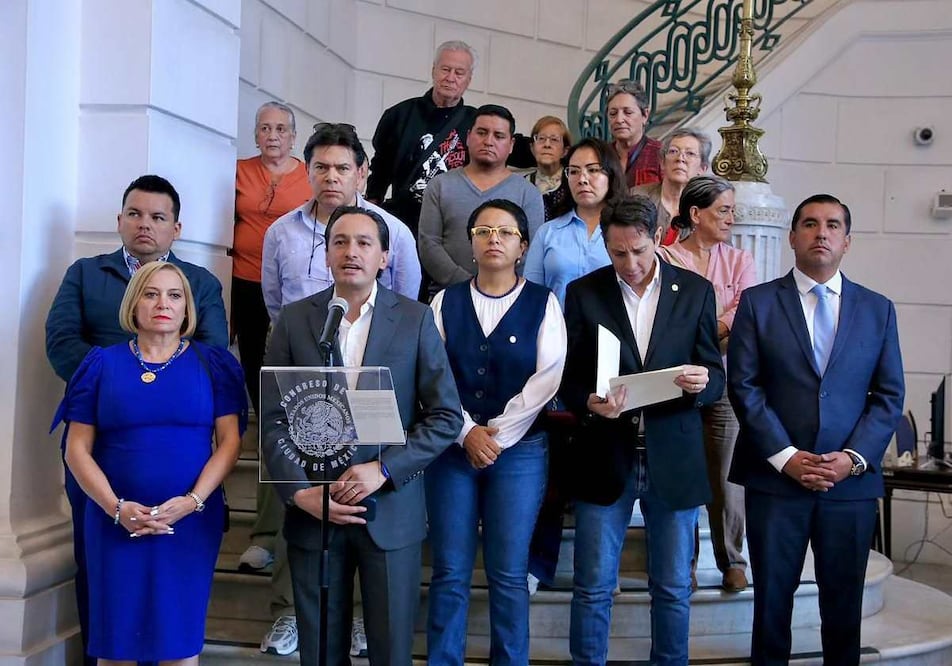 Vecinos y diputados del PAN piden transparencia y rendición de cuentas sobre el proyecto de la Línea 5 del Cablebús. Foto: Especial