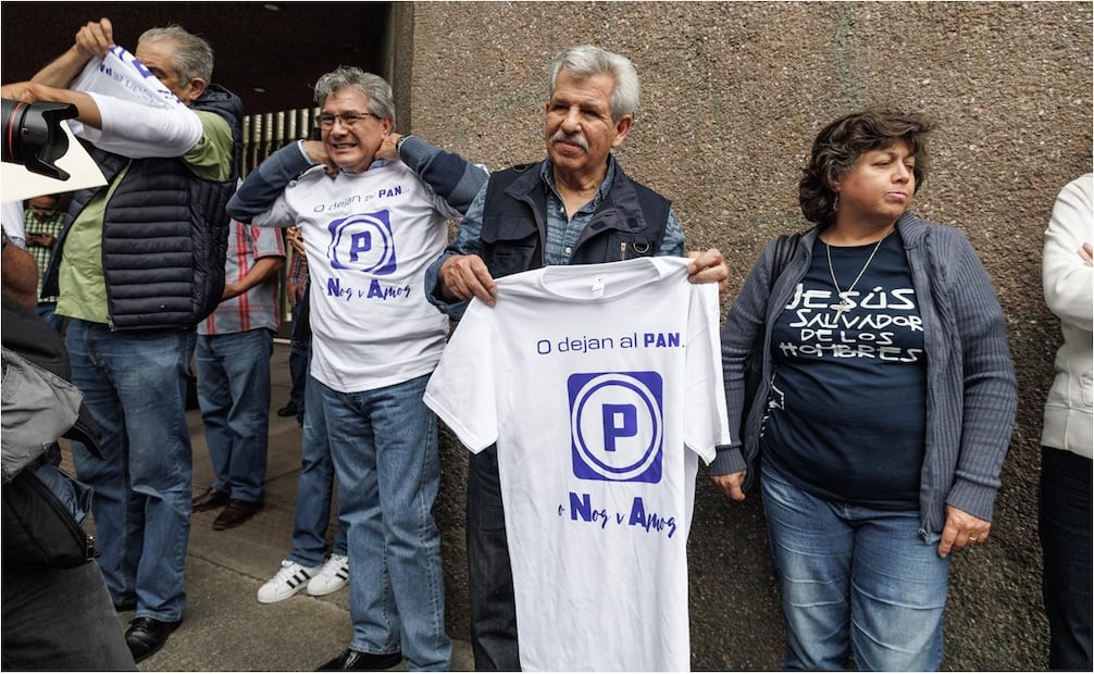 Militantes del PAN exigen que Marko Cortés renuncié al partido. Foto: Yaretzy Osnaya/EL UNIVERSAL