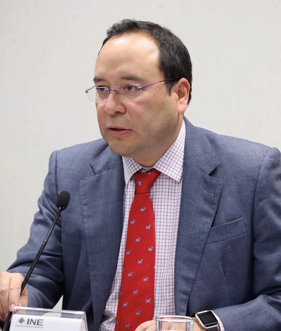 Apoyo. Ciro Murayama recordó que toda donación que reciba un candidato debe ser de una persona física (ARCHIVO EL UNIVERSAL)