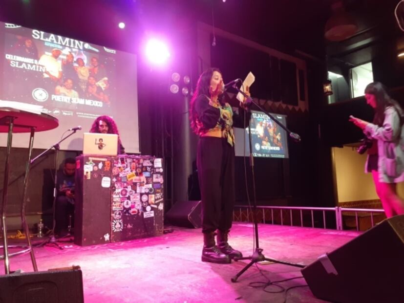 En su octavo aniversario, las poetas se llevan el triunfo del Poetry Slam