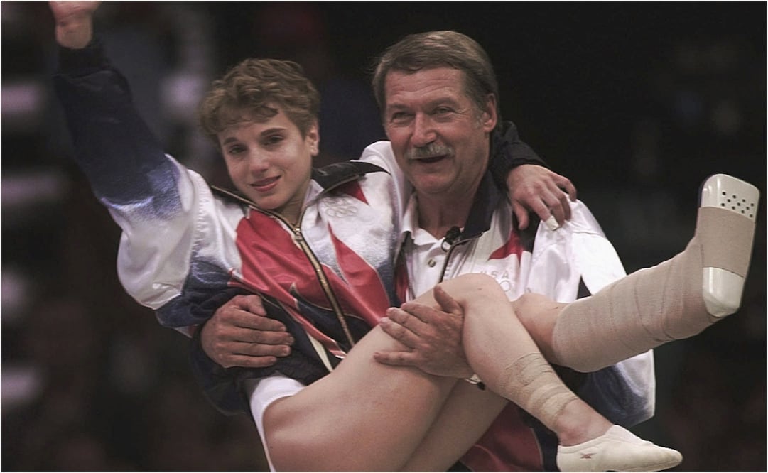 FOTO: Muere Bela Karolyi, polémico entrenador de Nadia Comaneci - AP