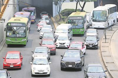 Este miércoles 27 de noviembre no circulan autos con engomado rojo