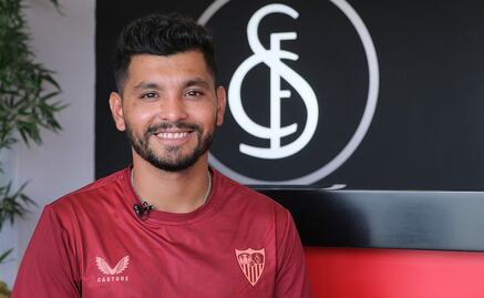 Tecatito Corona quiere mostrarse más con el Sevilla y dejar a un lado los nervios