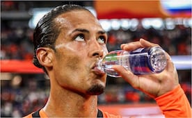 ¿Salud o negocio? Van Dijk critica las pausas de hidratación en la Copa del Mundo