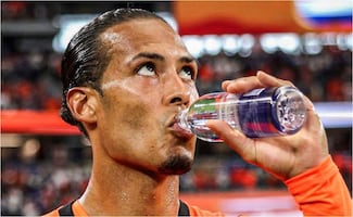 ¿Salud o negocio? Van Dijk critica las pausas de hidratación en la Copa del Mundo
