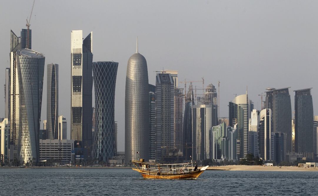 The 2022 World Cup in Qatar, the wealthy oil- and gas-producing Gulf nation with giant look-at-me ambitions that belie its small size, is shaping up as a unique experience – Photo: Saurabh Das/AP Photo