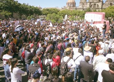 Con marcha, miles de estudiantes de Jalisco exigen seguridad y alto a la violencia