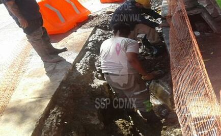 Laboran para reparar fuga de agua en Calzada Vallejo