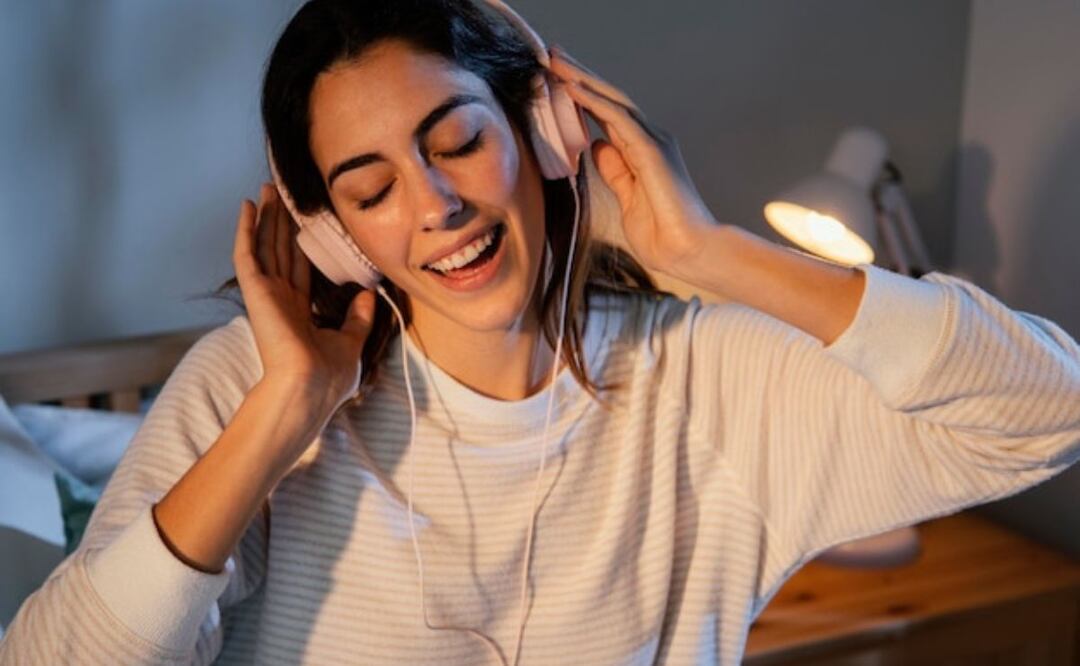 La música, un camino hacia la felicidad. Fuente: Freepik.
