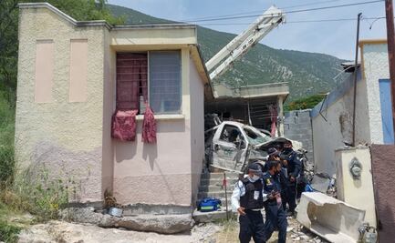 Camión de la CFE se impacta contra vivienda en Nuevo León; hay tres muertos