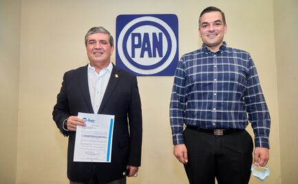 González Flores se registra como aspirante a diputado federal por el PAN