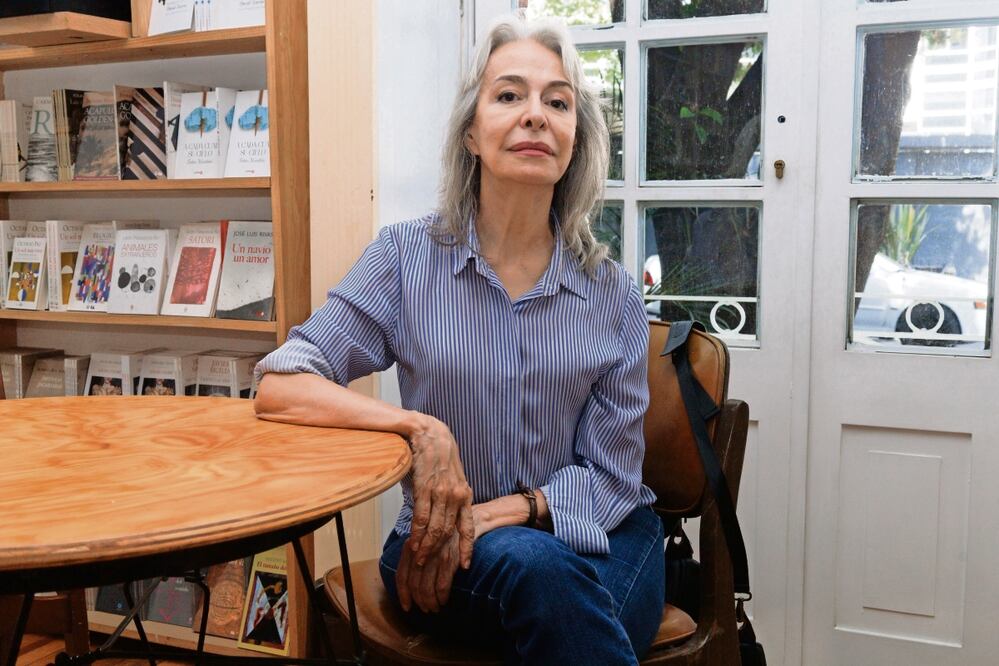 Las razones de la violencia y el por qué los seres humanos matan, son los temas que obsesionan a la escritora Verónica Murguía. Foto: de Yaretzy M. Osnaya. El Universal