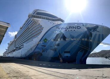 Suspenden arribo de cruceros a puerto de Mazatlán por huracán "Willa"