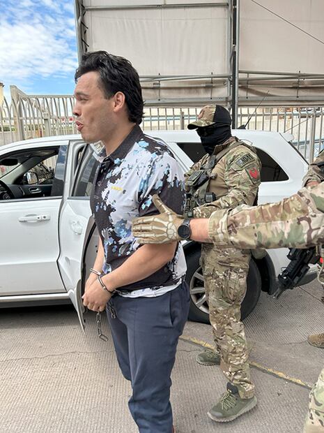 Las autoridades de Estados Unidos entregaron a Julio César Chávez Jr., en la frontera con Nogales. FOTO: ICE