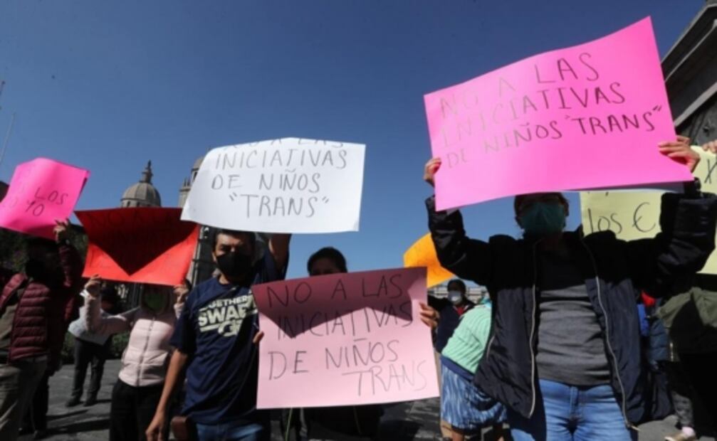 Frente Nacional por la Familia protesta contra reformas que sancionan terapias de conversión