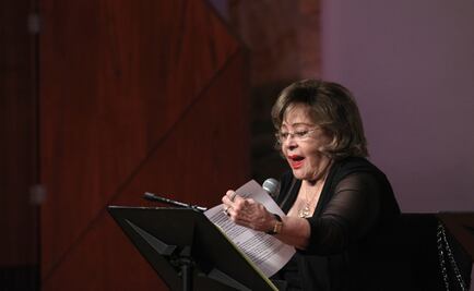 Silvia Pinal lee en Bellas Artes fragmentos de su biografía 