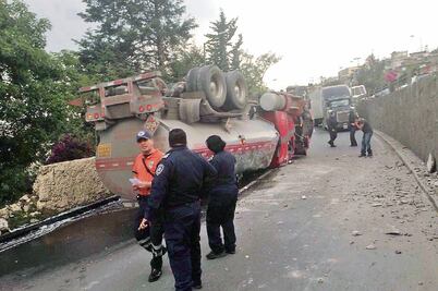 Volcadura causa cierre de 9 horas