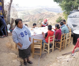 En visita del Presidente, la comida no se vende, se regala