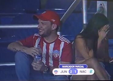 VIDEO. Captan infidelidad por “kiss cam” en pleno partido de futbol y se vuelve viral