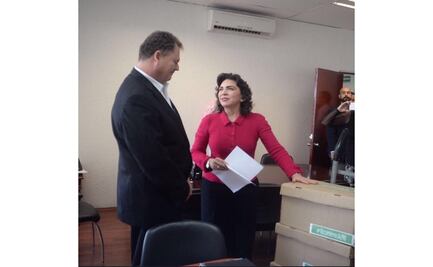 Entrega Ivonne Ortega firmas a Consejo Político