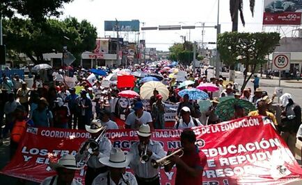 Marchan en apoyo a la CNTE en Chiapas