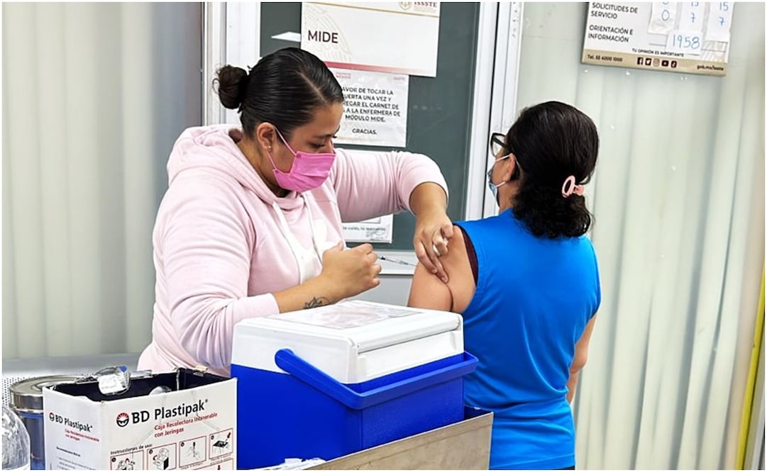 Aplicación de las vacunas contra Covid-19 e Influenza en Hidalgo. Foto: Victoria Carrillo / EL UNIVERSAL