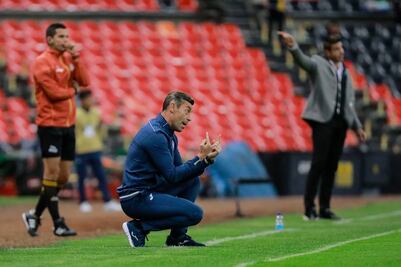 Abuchean a Caixinha tras eliminación de Cruz Azul