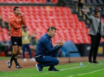 Abuchean a Caixinha tras eliminación de Cruz Azul