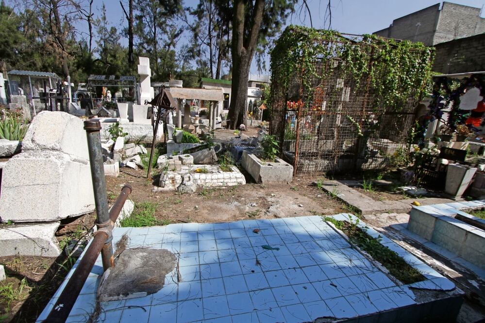Los panteones civiles y concesionados notificarán a los propietarios de las fosas, si después de 90 días no hay respuesta, se exhuman los restos. Archivo El Universal