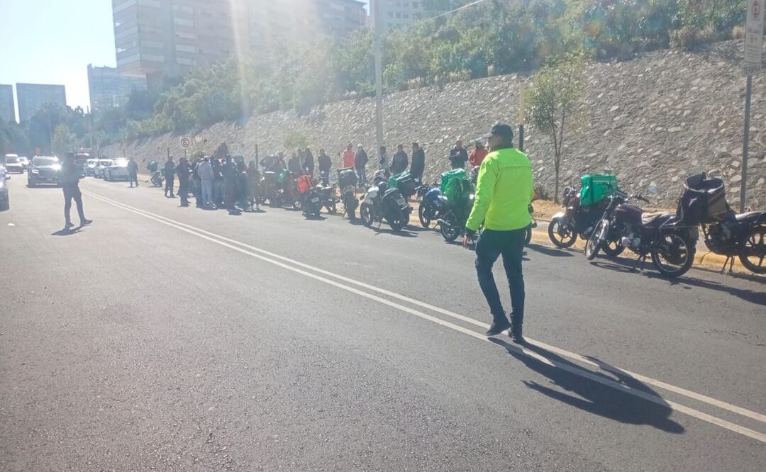 Repartidores de aplicación exigen justicia por muerte de compañero atropellado en Santa Fe. Foto: Especial