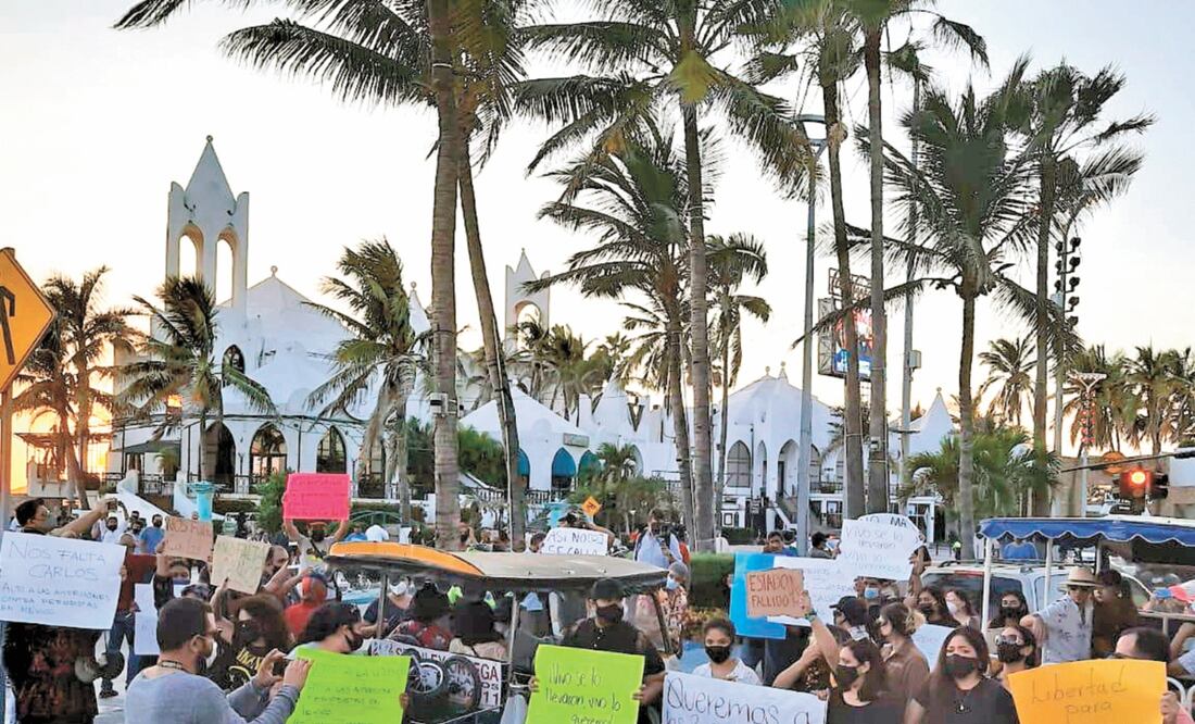 Periodistas se manifestaron en Culiacán y Mazatlán (foto), donde repudiaron el clima de inseguridad contra la prensa. JESÚS VERDUGO. OBTURADOR MX