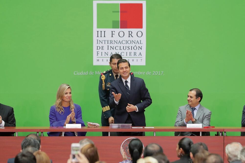 Tras entregar el Premio Nacional a la Exportación 2017, el presidente Peña Nieto hizo énfasis en que todo legislador, sin importar su partido, está llamado a conducirse con apego al mandato que ha recibido de sus representados (ALEJANDRO ACOSTA)