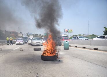 Bloquean Paso Exprés en Cuernavaca; exigen libertad de joven