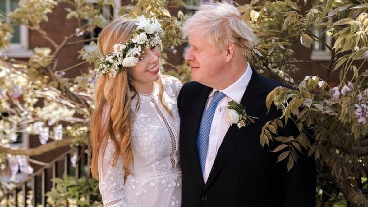 Boris Johnson y Carrie Symonds en el jardín del número 10 de Downing Street después de su boda. Foto: Especial