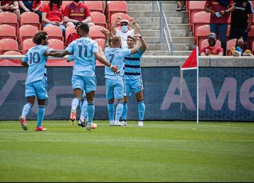 Alan Pulido hace su primer gol de la temporada con el Kansas City