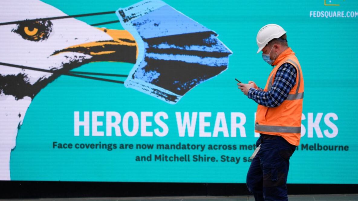 Las medidas de sanidad en Australia están siendo reimpuestas por el gran aumento de casos de Covid-19 (Foto: Reuters)