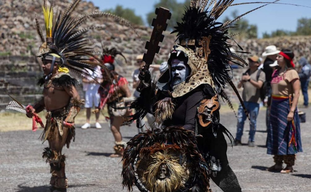En el inicio de la primavera, algunos turistas visitan por primera vez las pirámides de Teotihuacán.
Foto: Hugo Salvador/ EL UNIVERSAL