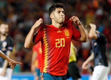 España levanta la mano para el Mundial 2030