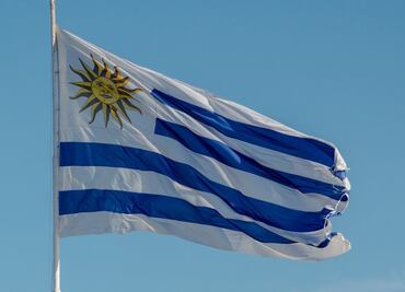 Elecciones en Uruguay: Candidato de izquierda y oficialista se irán a segunda vuelta; ninguno consiguió 50% de votos